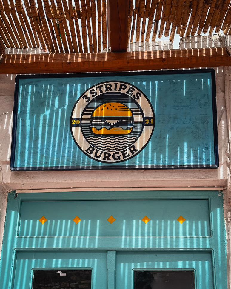 3 stripes burger logo